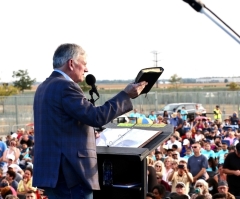 Thousands make decisions for Christ during Franklin Graham's Route 66 'God Loves You' tour 