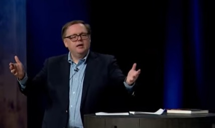 Todd Starnes frames MSM, gives 'shining city on a hill' message at Calvary Chapel Chino Hills