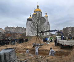 Possible mass grave with up to 9,000 bodies discovered near Mariupol, Ukraine