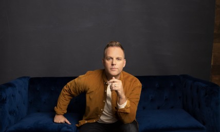 Matthew West shares moving story behind single 'Wonderful Life': All stories have 'broken chapters'