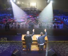 Franklin Graham preaches to 68K on Rio de Janiero beach 48 years after father's Brazil outreach