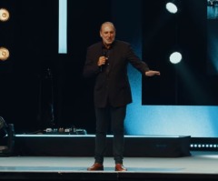 Brian Houston returns to pulpit, says ‘there is so much more in me’