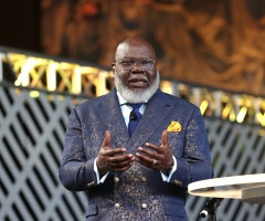 TD Jakes holds last 'Thou Art Loosed' women's conference after 25 years; daughter takes up mantle