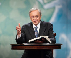 Charles Stanley honored by Baptist college with endowed faculty chair of theology