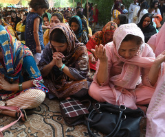 200 Pakistani Christians left homeless after authorities bulldoze their homes without warning 