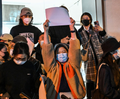 Chinese protesters demand Xi Jinping resign after 10 die in fire due to draconian COVID lockdowns