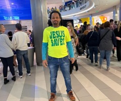 Man wearing ‘Jesus Saves’ T-shirt at Mall of America asked to take it off or leave