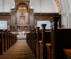 Why so many are choosing couches over pews