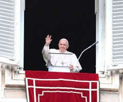 Pope Francis ‘progressively improving’ since hospitalization over respiratory illness