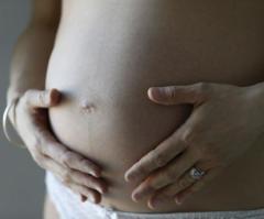 Surrogate mother felt like a 'rented uterus' after cancer diagnosis, pressured to abort