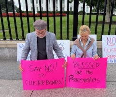 Christian anti-war activist leads vigil to protest Biden sending cluster bombs to Ukraine