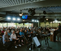 Hawaiian church founded by professional surfer celebrates baptizing 2,000 people in 7 years