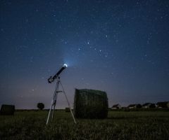 Reading Holy Scripture with a telescope and microscope