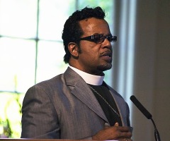 Former megachurch pastor Carlton Pearson moves to ‘comfort care’ as cancer endures