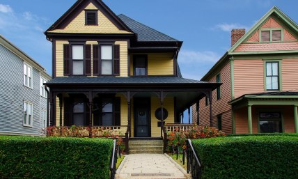 Brothers, retired NYPD officers, hailed as heroes for stopping woman from torching MLK’s home