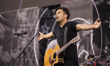 Phil Wickham, Brandon Lake say young people craving 'authentic' Gospel, rejecting 'slick' preaching