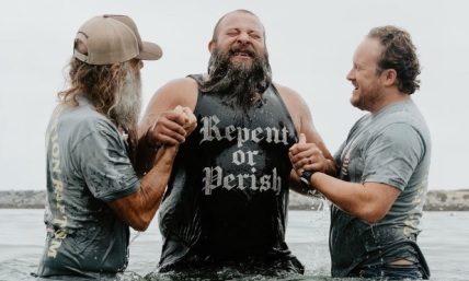 'Coming move of God': 2,000 baptized during 'Jesus Revolution' baptism at California beach