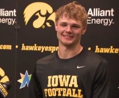 Iowa Hawkeyes receiver credits Jesus after scoring 2 touchdowns in first game