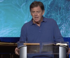 Alistair Begg warns rise of 'consumer' worship eroding biblical engagement in congregational life