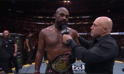 Jon Jones proclaims 'Jesus loves you,' gives God glory after UFC triumph in front of Trump