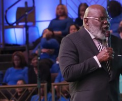 TD Jakes suffers ‘slight health incident’ during Sunday sermon after praying Psalm 19:14