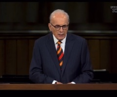 John MacArthur briefly returns to pulpit for Thanksgiving service amid health issues