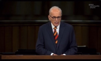 John MacArthur briefly returns to pulpit for Thanksgiving service amid health issues