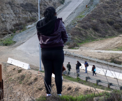 Shocking video shows 2-year-old girl alone at border as illegal immigration concerns persist