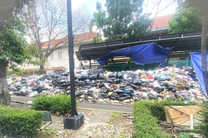 Authorities allow 2 years' worth of uncollected garbage to pile up near church