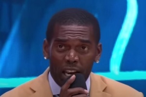 NFL Hall of Famer Randy Moss asks viewers to pray as he faces health challenge