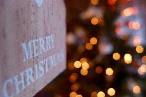 To businesses: Don't replace 'Merry Christmas' with 'Happy Holidays'