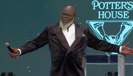 TD Jakes reveals he almost died in emotional return to pulpit after surgery