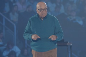 Crawford Loritts warns against emotionalism at Passion 2025: ‘Moments are not meant to be worshiped’