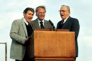 This week in Christian history: George Beverly Shea born, ‘Walk to Canossa,’ James Caughey dies