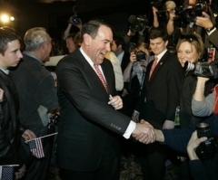 Huckabee, Obama Sweep Up Victories in Iowa