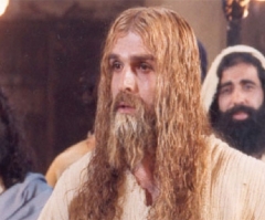 Muslim's Cross-Less Jesus Film Draws Mixed Reactions