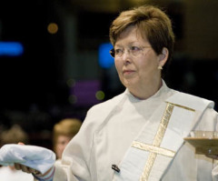 United Methodists Grant Deacons Sacramental Authority