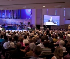 Report Reveals Salaries of Megachurch Pastors