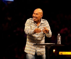 Francis Chan to Critics: How is My Life Weird?