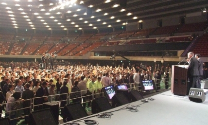 Graham Festival in Japan Concludes with 1,765 Decisions for Christ