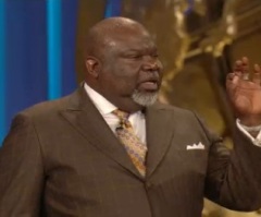 Bishop T.D. Jakes Preaches on Spiritual Thirst at Joel Osteen's Megachurch