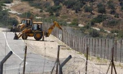 Israeli Army Begins Deconstruction of West Bank Barrier