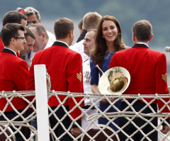 Prince William, Kate Middleton Pray and Give Service in Canada (Photo Gallery)