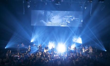 Hillsong Live Outsells Beyonce and Lady Gaga