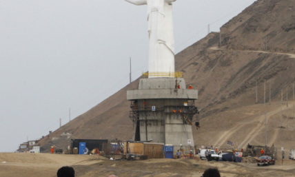 Peru Unveils World's Largest Christ Statue