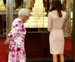 Kate Middleton's Royal Wedding Dress on Display (PICS)