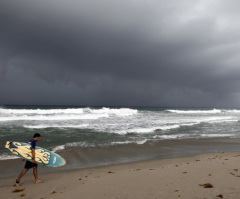 Hurricane Irene Plots Path of Devastation From North Carolina to New York (PHOTOS)