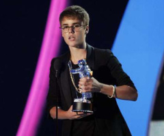 Justin Bieber Sparks VMA Twitter Theological Debate After Thanking 'God and Jesus'