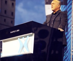 Greg Laurie's Harvest Crusade LA: 50,000 Led in 9/11 Prayer