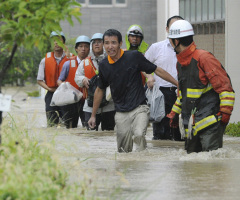 Typhoon Roke Hits Tokyo, Heads for Crippled Fukushima Nuclear Power Plant